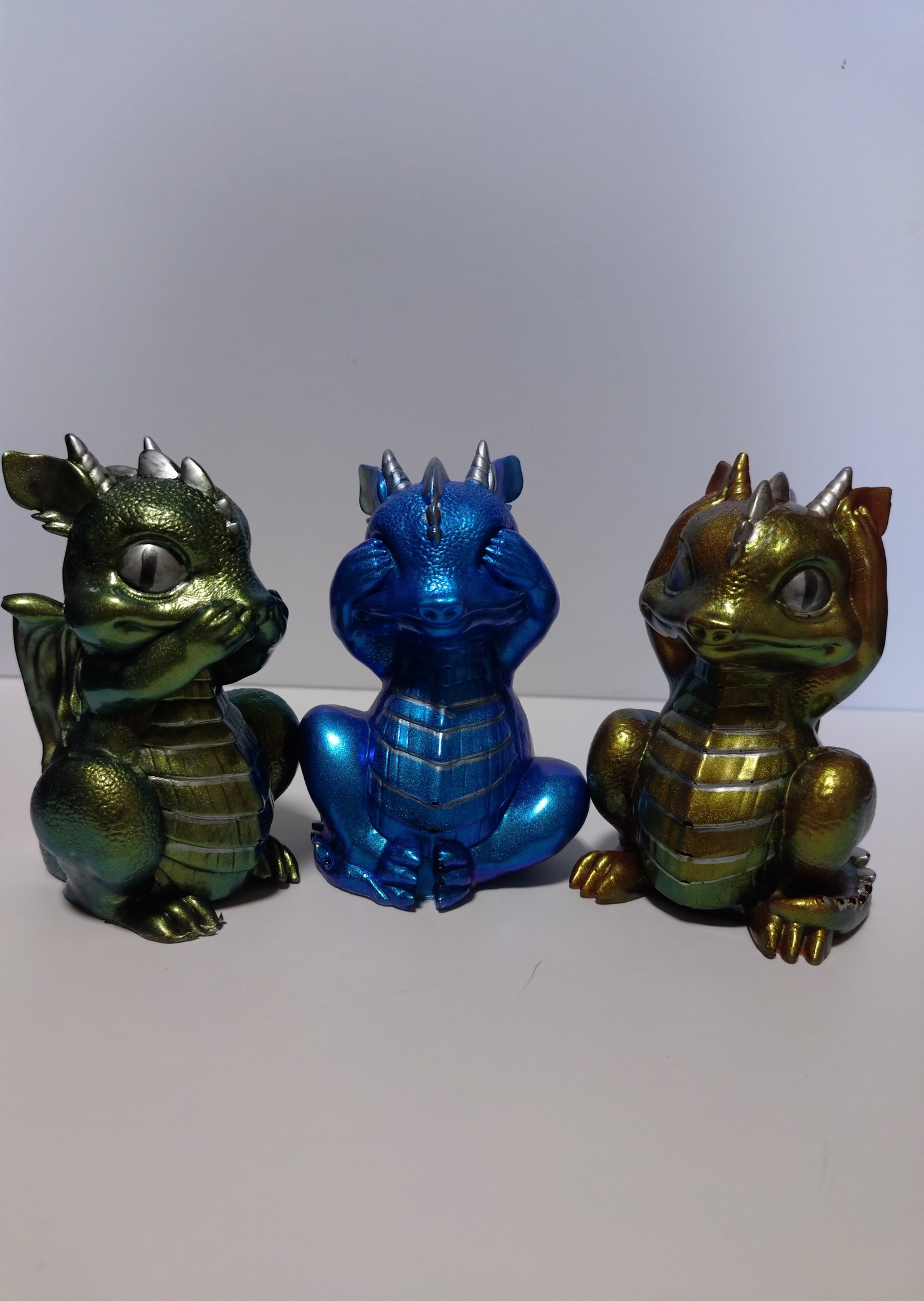 Three wise dragons